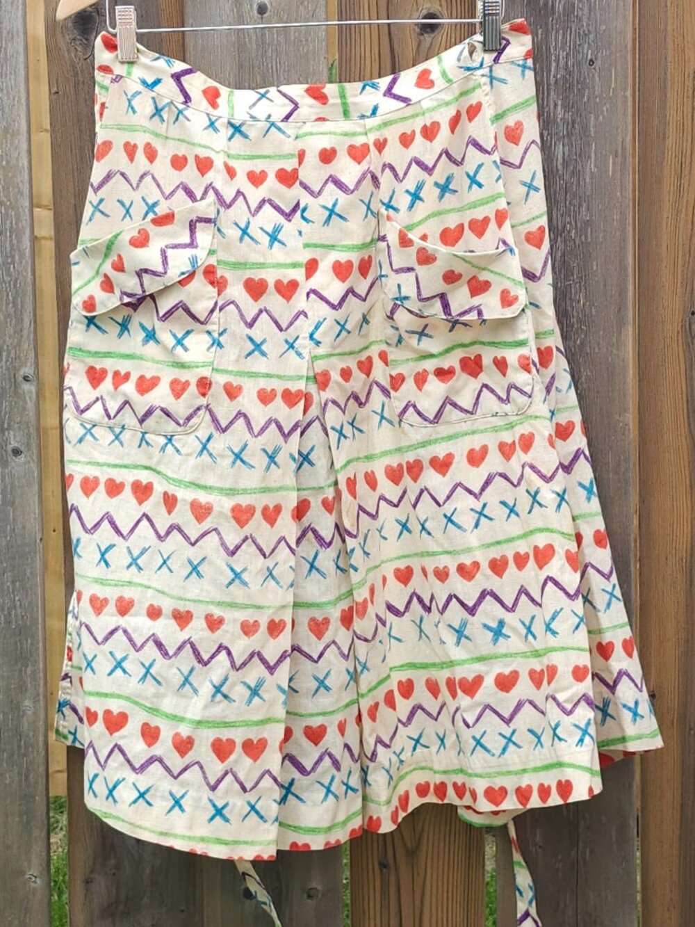 LOVELY Pleated Skirt Apron with Hearts Made in Italy 100% Cotton VINTAGE